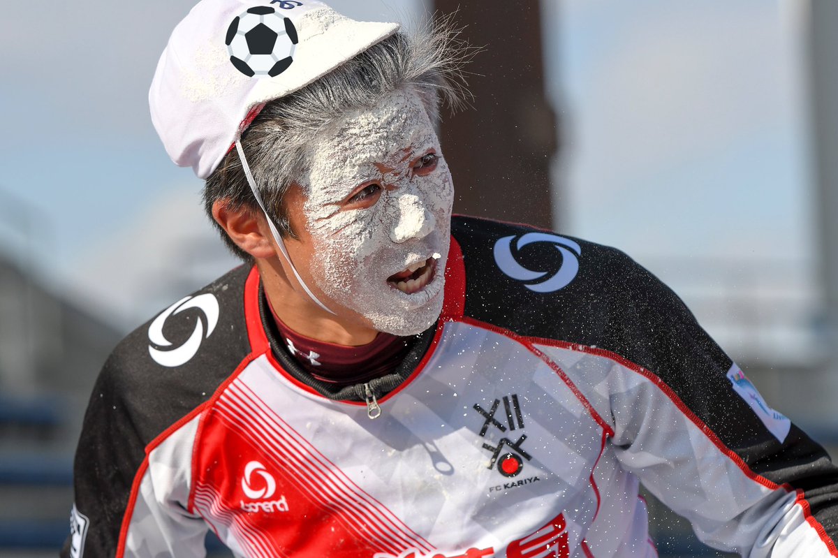 Fc刈谷 公式 クイズfc刈谷 19シーズンのファン感謝デーにて粉の中から飴を探したこの選手は誰でしょう Fc刈谷 越えろ