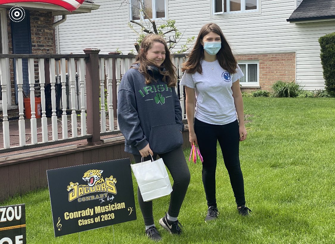 EDGEIllinois's tweet image. Thank you to @JuliaClipper and @MsMDramaMusic for hand delivering signs, gifts and personalized messages to all of the 8th grade @conradyjaguars music students.  @NorthPalosSD117