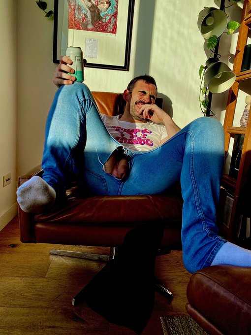 Split jeans &amp; afternoon beers https://t.co/Fn2pzJ1F85