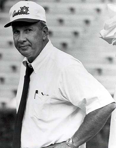 AllAubarn's tweet photo. 🙏🏽 for our ball coach. Pat Dye has the whole AU Family behind him. https://t.co/mCrhk28BHI