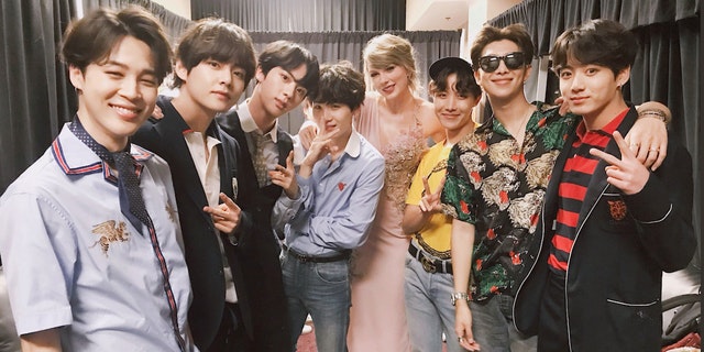 sswt_nyk's tweet photo. 18 .05 .20
#BBMAs2018
@BTS_twt @taylorswift13 😘 https://t.co/kfkNkh5VE2