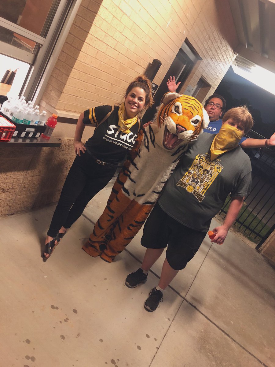 wadswora's tweet photo. Seniors who missed their seasons & clubs. Looking back on & sharing memories. Music. Lights. We lit up the stadium to celebrate you, Class of 2020!
#ClassOf2020 #AllMeansAll #TigerPride #SWHStigers https://t.co/iPPwcYkM6x