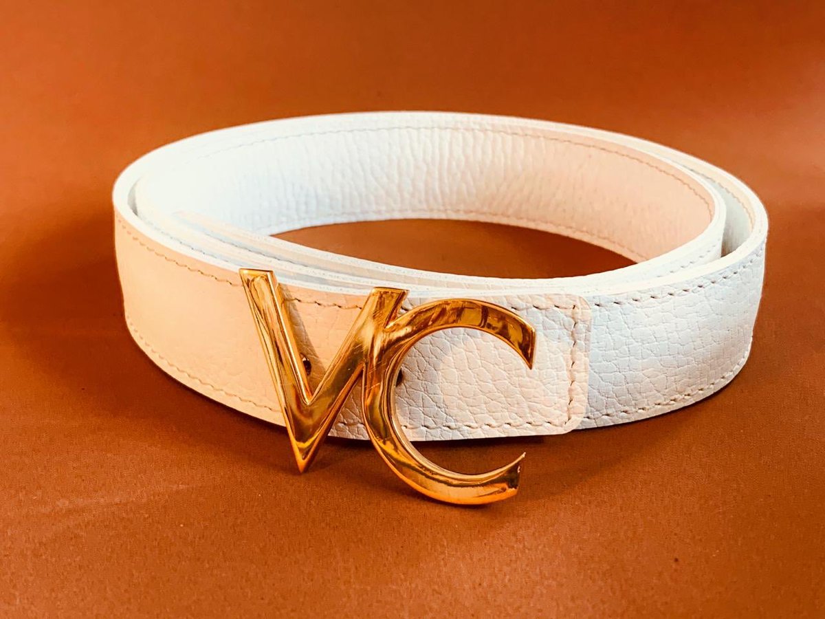 VicenteCastNI's tweet photo. Mamá merece lo mejor .
No es un simple accesorio , es una pieza de lujo .
Hebilla Vc insignia en Plata 925 y Oro de 14k con correa en cuero legítimo italiano disponible en S,M , L
#ShopVC https://t.co/gMiA0m1QjW