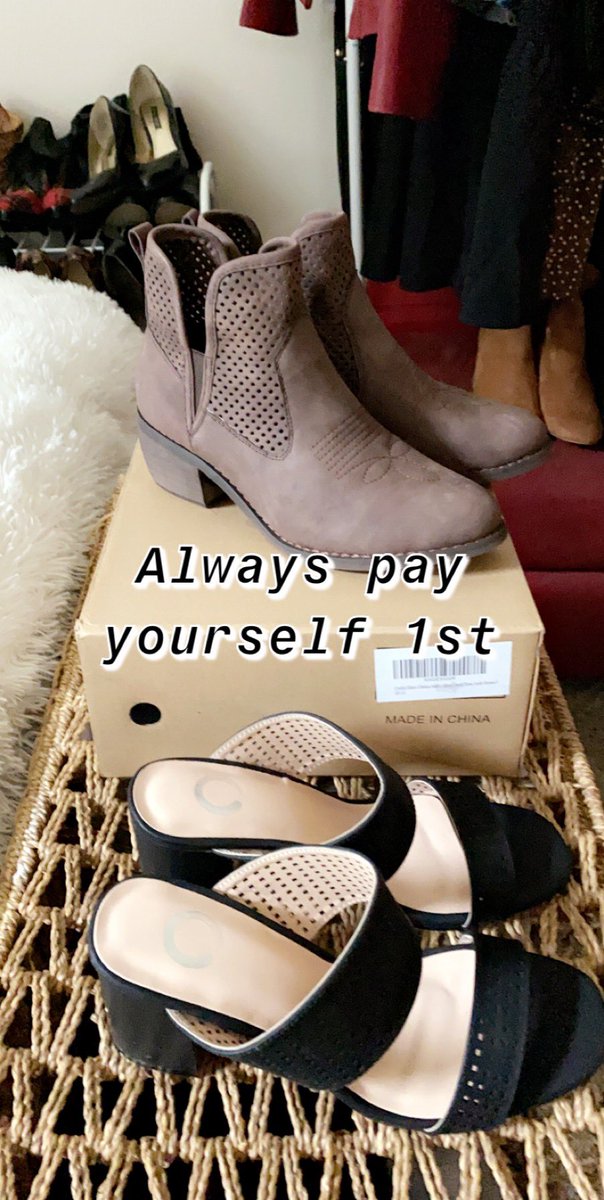 julesmoon's tweet photo. Older I get the shorter the heel. #threeandahalf https://t.co/taUQgpHaf5
