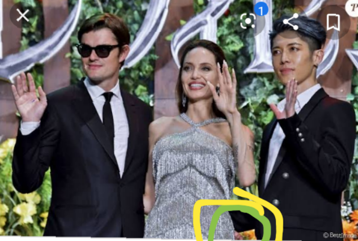 Ruby92678938's tweet photo. #Samriley #Angelinajolie #＃アンジェリーナ・ジョリー #＃サムリーリー
#Samgelina #Maleficent #Maleficentmistressofevil @pixliley Nice dress Angie...😏😏😘 https://t.co/mSSe6784ZU