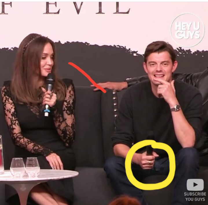Ruby92678938's tweet photo. #Samriley #Angelinajolie #＃アンジェリーナ・ジョリー #＃サムリーリー
#Samgelina #Maleficent #Maleficentmistressofevil @pixliley beautiful microphone too😏😏😏😗😂😂😂😂 https://t.co/JMfufzj1Js