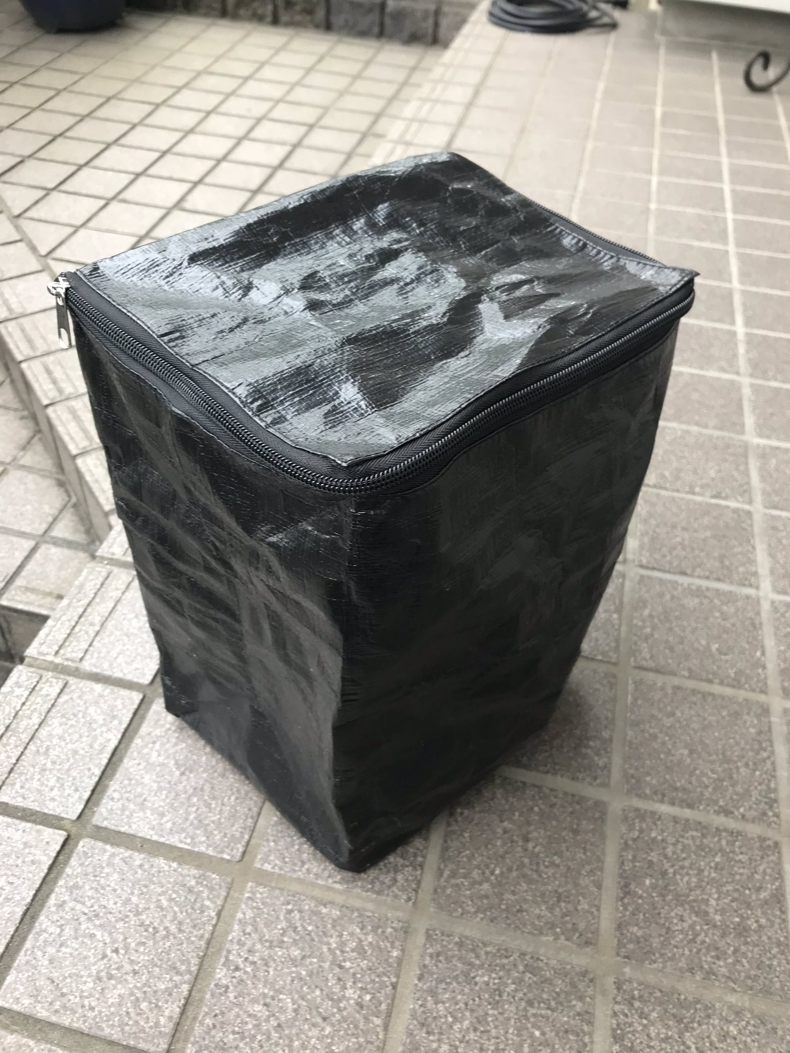 しゃこう ダイソーの園芸コーナーで見つけた土嚢袋タイプの四角い箱 ゴミ箱として超便利 レジ袋中に装着したらいい感じに汚さず使える キャンプ しゃこう ダイソーの園芸コーナーで見つけた土嚢袋タイプの四角い箱 ゴミ箱として超便利 レジ袋中に装着したらいい感じに汚さず使える キャンプ
