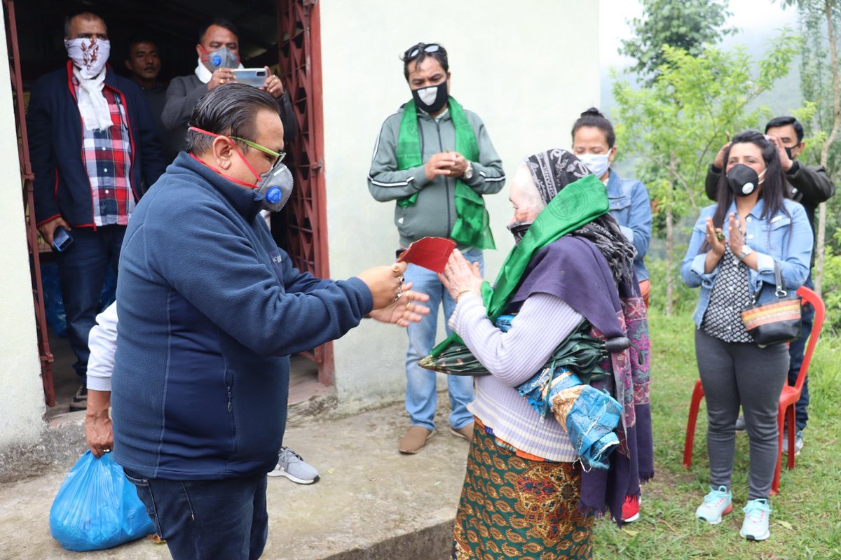 NeerajZimba's tweet photo. "Carve your name on hearts, not tombstones."
On 20-05-2020 our team distributed #Relief_Materials to #11_Villages under #SukhiaBlock. A total of #320_Packets of #ration_kits, #vegetables &amp; #300_mask were distributed to #BPL_Families of that Area. https://t.co/3aSzVGtVH4