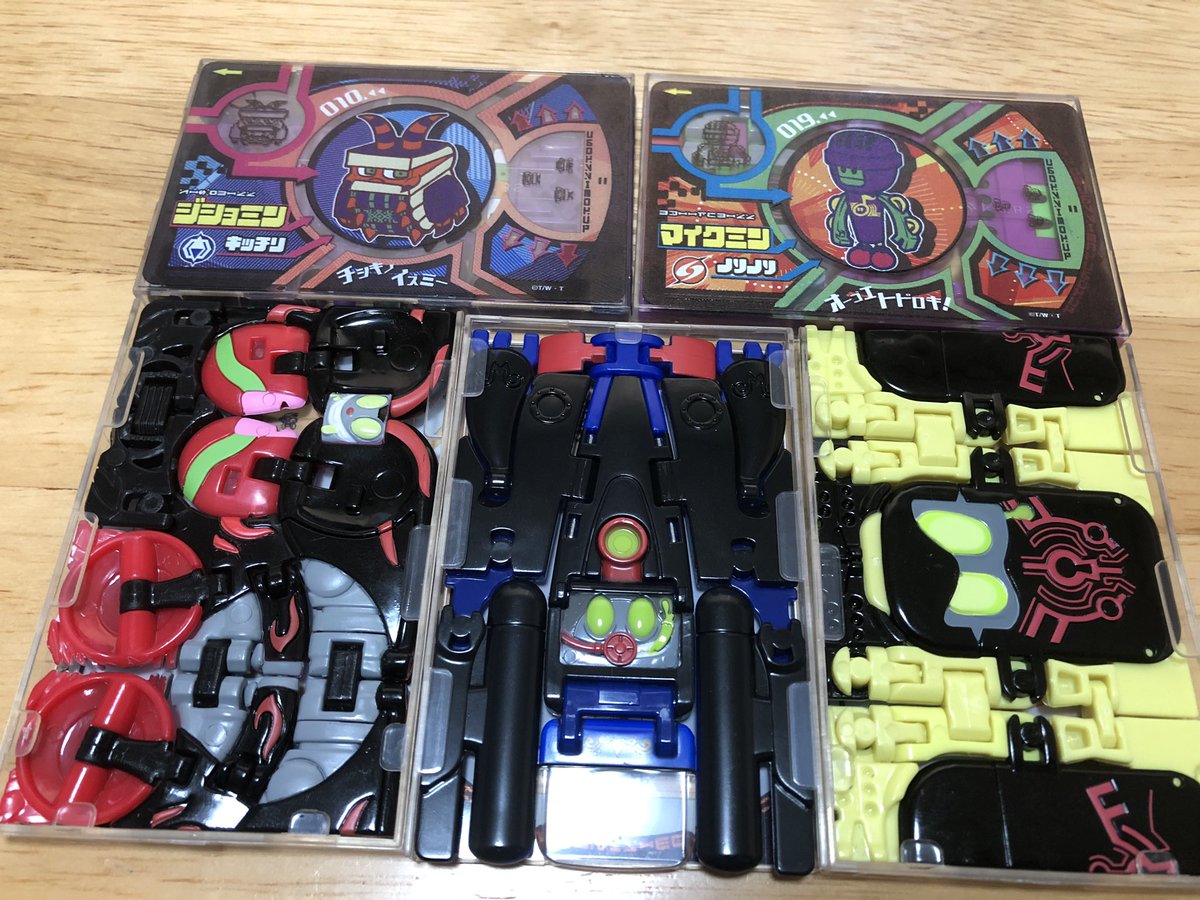 みっちー A K A らぐさん 全然どんなアニメかわからんけどカミワザワンダのオリガワルという玩具 これ変形ギミックがすばらしくて設計者天才かと思った 裏表で正義と悪 を表現してさらにカード型になる すごすぎない