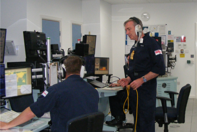 AdmTonyRadakin_'s tweet photo. Despite #Covid_19, we have still carried on with much of our professional training to develop the future @RoyalNavy. Yesterday I joined the latest batch of Principal Warfare Officer students in their final simulator week. Great to be back acting as their staff captain for a day. https://t.co/6Ah2SRK5lL