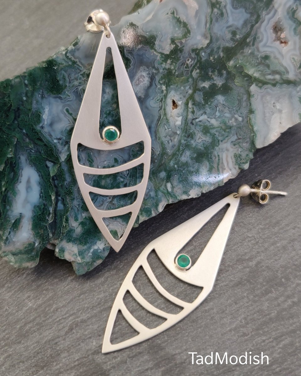TadModish's tweet photo. Green Agate Silver Contemporary Earrings ✨. Made in the art deco style, these earrings are available now in my shop
https://t.co/Wj4oZnZcK3 😀

#greenagateearrings #agateearrings #agatejewellery #shoplocal #instagood #instagram #thursdaymorning #HandmadeInUK #handmadejewelry https://t.co/MVPKi1NbRM