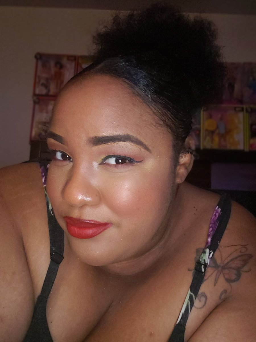 DIVATEETEE's tweet photo. #macstyle #maccosemetics #fentybeauty #fentyface #plussizefashion #makeupaddict #makeuplover #FLYFLUFFYANDFABULOUS https://t.co/mE040bLaEQ