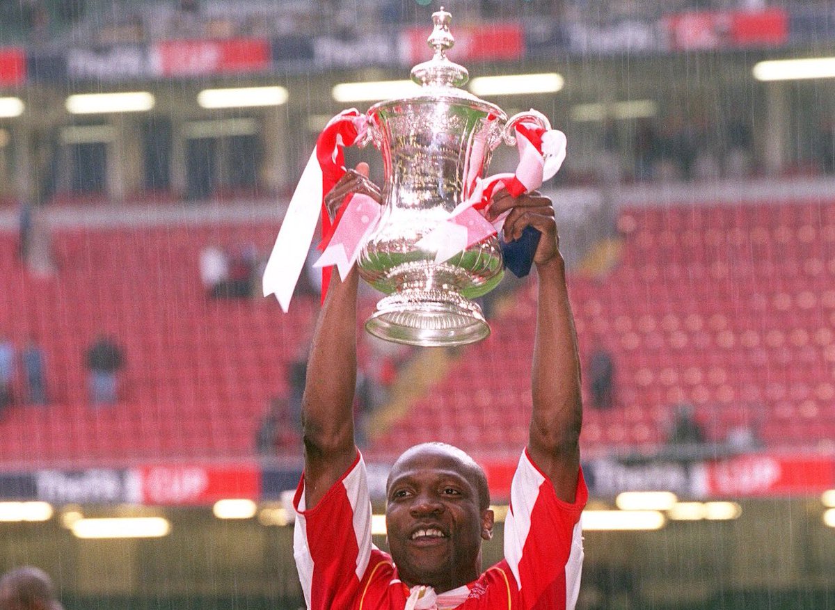 Lauren12arsenal's tweet photo. I'll never forget every day of my time at @Arsenal and every trophy we won. 🏆

Today is the 15th anniversary of our 2005 @EmiratesFACup win. 

We'll celebrate together again soon! For sure! 🔴⚪ https://t.co/YuzEefAqxy