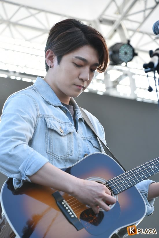 Sungjin and his charm 