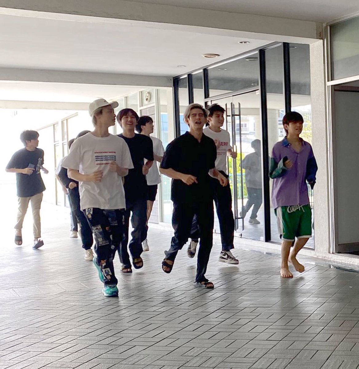 NamtaanPP's tweet photo. ตื่นเต้นกับ #lbc2workshopday5
แต่ก็ทำได้เพียง.. ดูรูป Day1-4 วนไป
💌💌💌💌💌💌💌💌💌😚
7May #lbc2workshopday1
9May #lbc2workshopday2
14May #lbc2workshopday3
15May #lbc2workshopday4
#lovebychanceseason2 https://t.co/aaqNSqTKkG