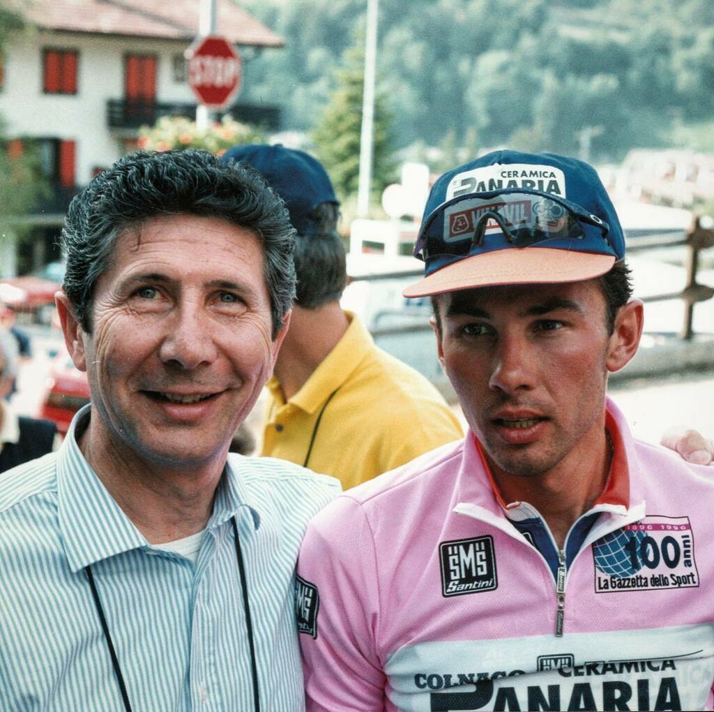 SANTINI_SMS's tweet image. 1996.
.
Pietro Santini posing with Pavel Tonkov who was about to become the 78th winner of the Giro d’Italia.
.
After a stunning victory in the stage 13, Pavel dressed the Santini leader jersey for 9 days till the final stage in Milan.
.
.
#throwbackthur… instagr.am/p/CAcUWeToC05/