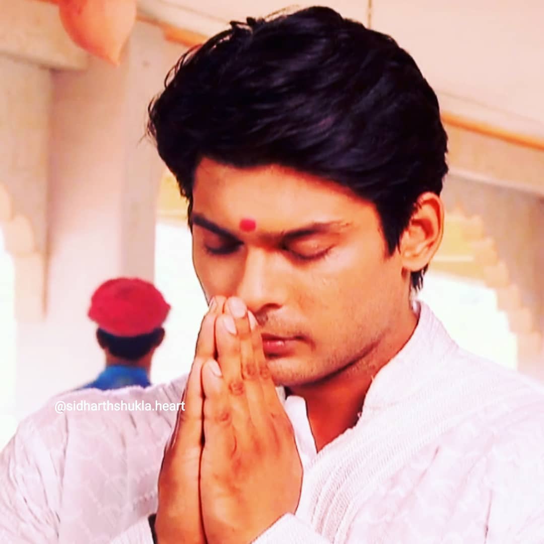 Later on i saw u as "shiv" in Balika Vadhu where ur character always admired me.... I wished i had a husband like shiv in future. You won our hearts by ur superb acting as Shivraj Shekhar an admired husband all girls adore & want in future  @sidharth_shukla 