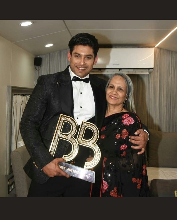 I love ur bond with ur mother , how much you're connected with her can be seen in ur bb journey. We have seen how much u missed her and after getting letter from her you couldn't hold ur tears. I love & respect Rita aunty a lot she's really a very sweet person like mom like son.