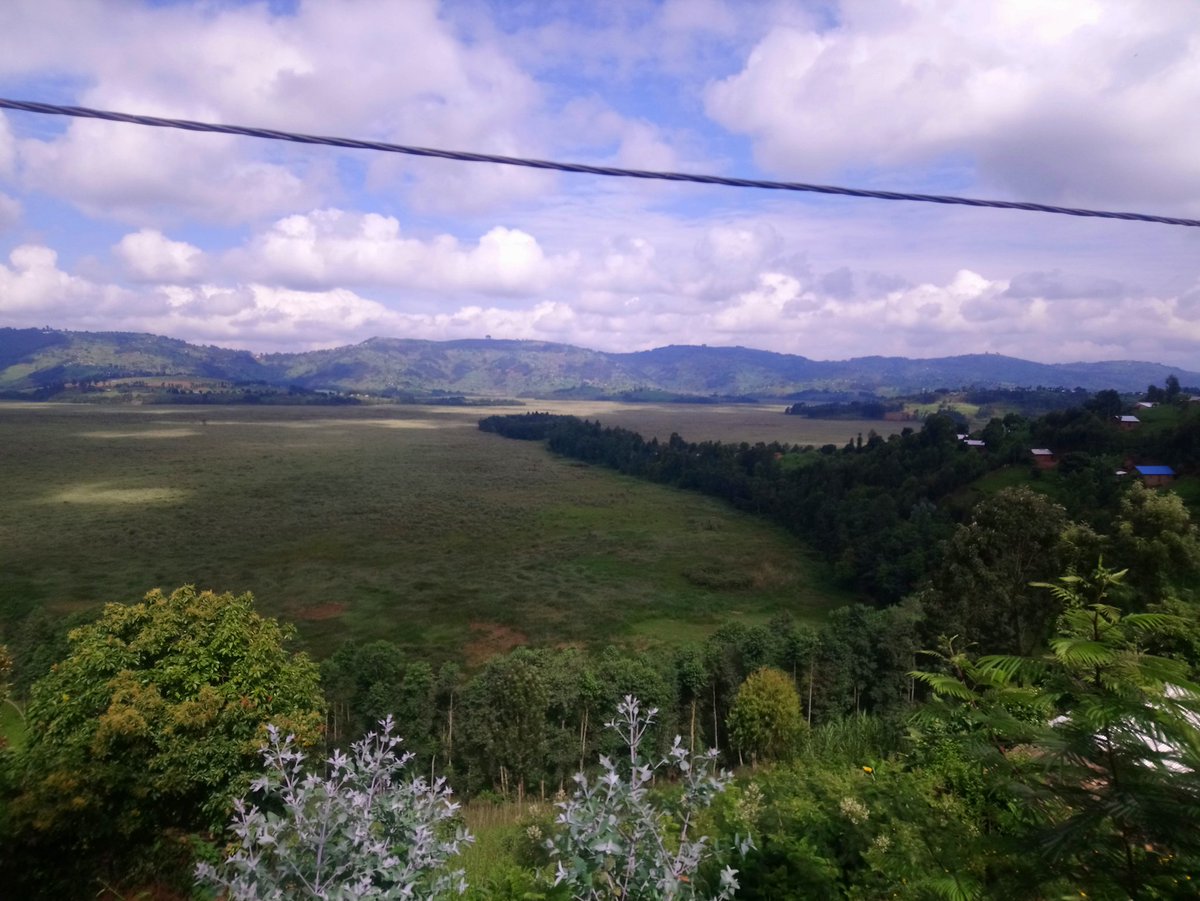 BendoByuka's tweet photo. #Urugezi muri @BureraDistrict hamwe mu hantu nyaburanga ijisho rireba ntirirambirwe @RDBrwanda https://t.co/qLdL8cIVai