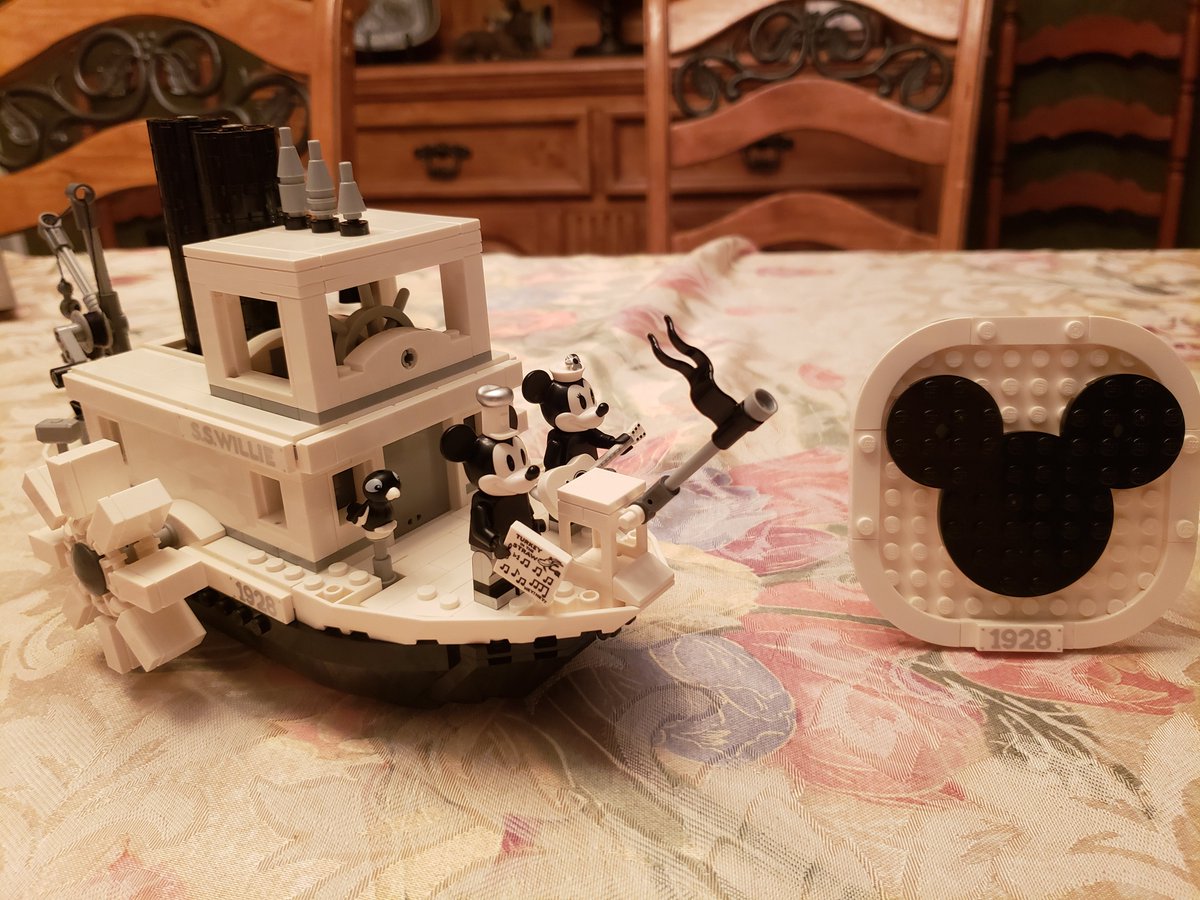 ClubWDW's tweet image. Just finished this with (and courtesy of) @michael_w_belt ! Funnest project I have been involved with in a while! #CovidDisney #Lego