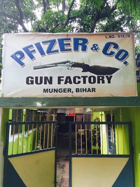 Of the nearly 60 legal gun factories in the country, there are 36 gun manufacturing units in  #Munger and of them four have already downed their shutters while several others are on the verge of closure.  #Industriesinbihar17/n