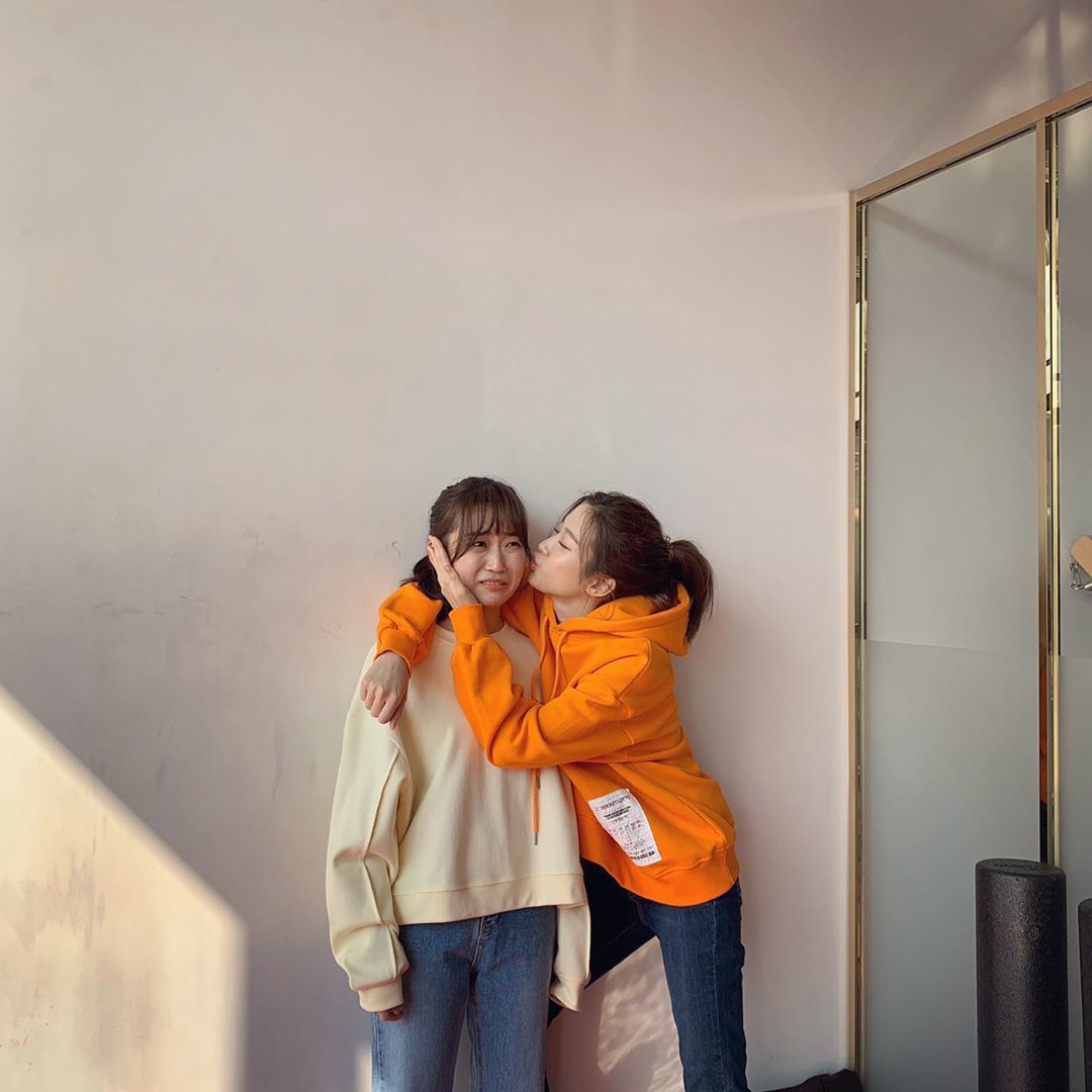  #MoonGaYoung: "I love Seulgi unnie so much. We worked so well together, more than half of our scenes were ad libs. Viewers enjoyed, so we acted greedy. I could act comfortably bc I was w/ unnie. Thanks to unnie, HaHa sisters received a lot of love."  #KimSeulGi  #FindMelnYourMemory