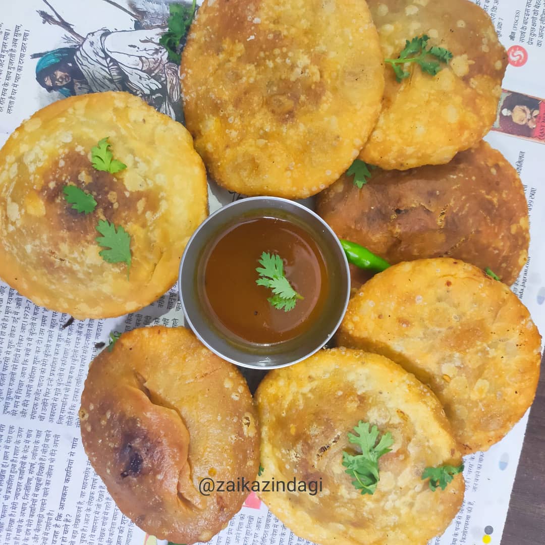 ZaikaZindagi's tweet photo. #PyajKachori #QuarantineLife #homemade
A fried pastry filled with a spicy onion filling🤤🤤❤️ https://t.co/RHUHFSgV38