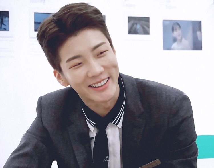 — a thread of seunghoon smiling but his smile gets bigger as you scroll ♡ #WINNER  #위너  #HOONY  #이승훈