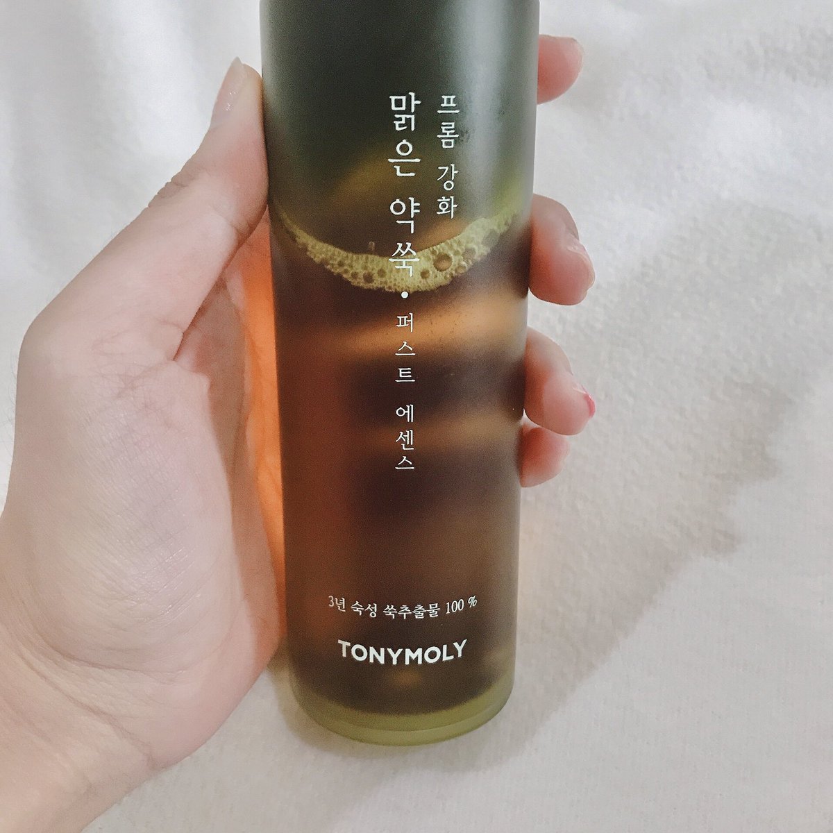 SongPowderRoom's tweet photo. น้ำตบ TonyMoly ที่ลงรีวิวกรุบกริบไปเมื่อคืน มีคนถามเยอะว่าซื้อจากไหน ไม่ค่อยเห็นรุ่นนี้ เราสั่งจากGmarketค่า ส่งมาไทยเร็วมาก ตัวนี้เน้นลดสิว รู��ุมขนแน่น หน้าฟู เหมาะกับคนที่รักษาสิว แต่ไม่ทำให้ผิวบาง แสบ ลอกจ้า กลิ่นเขียวๆฟิลเดียวกับน้ำตบเห็ด Origins #HowtoPerfect #ใช้ดีบอกต่อ https://t.co/Jp26jVolgY