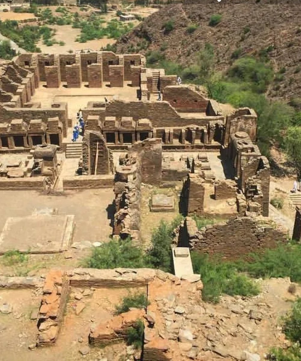 truejainology's tweet photo. Bharāt has always been a land of learning

Many ancient universities flourished &amp; shaped the mankind since ancient times

Takṣaśilā
Nālandā
Vikramaśilā
Sharda peeth 
Valabhī made Bharāt विश्वगुरु
Now as all gone,looted &amp; destroyed by barbarians

Can ancient glory flourish again? https://t.co/ADoptxOKbC
