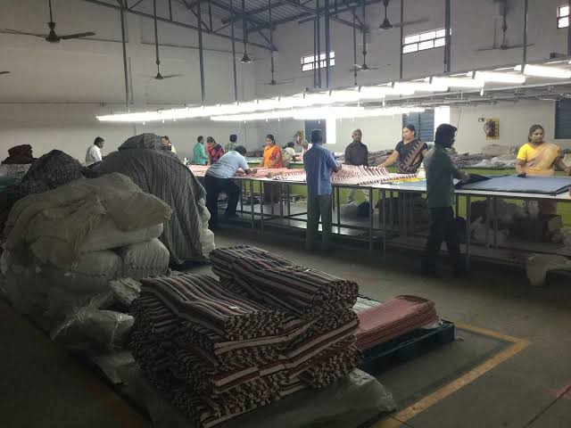  #BiharSharif The locality of Sohsarai in the city hosts an extensive textile market, which is known as "Mini Surat". Bihar sharif Textile Processing Plant was established in 1961 and was closed in 1995 because of lack of government support. #industryinbihar18/n