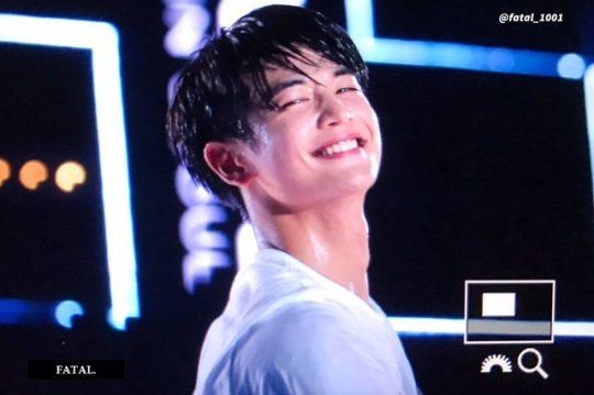 a thread of minho smiling but his smile gets bigger as you keep scrolling 