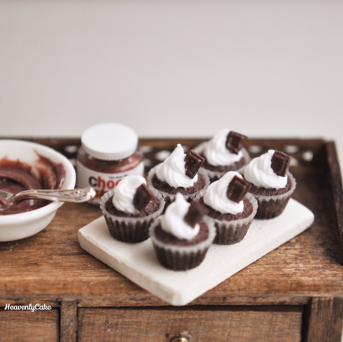 Heavenlycake Miniatures A Twitter 板チョコのカップケーキ完成です ミニチュア ミニチュアフード カップケーキ