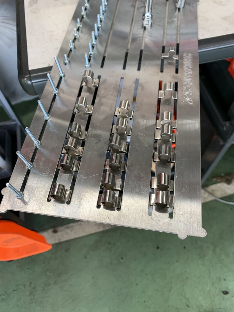 Dutch550a's tweet photo. 自作ソケットホルダー後期モデル。
アストロマグネットプレートに
ソケットキーがぴったりなのを発見。
M3ボルト径がちょうど良い。
ソケットをよく使う方はお試しあれ。 https://t.co/sBvlK0Zg5q