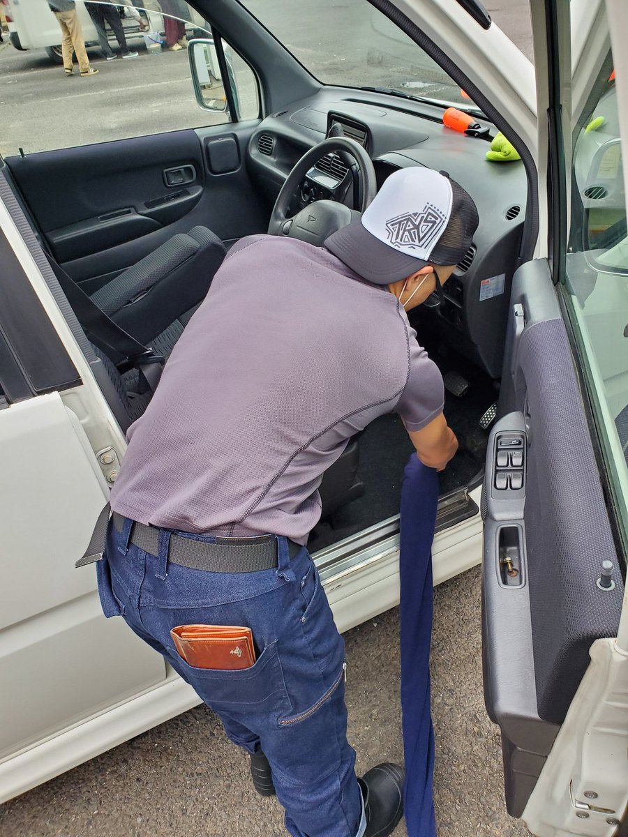 町田の中古車屋さんtrys Motors 昨日は納車前に洗車 簡単コーティング 内装クリーニングを行いました 激安軽自動車でも手は抜きませんよ これからお客様の相棒になるわけですから Trysmotors 東京町田 中古車 激安軽自動車 洗車 内装