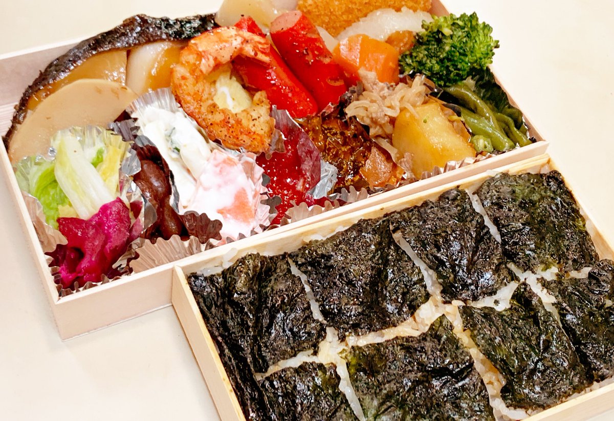 ひょっとこ 旧コマ劇場の楽屋弁当として愛された 夜のお弁当 は二段の折箱に手作りのおかずがぎっしり詰まった贅沢弁当 特製のり弁 松 00円 竹 1500円 梅 1100円 ご予約承ります 新宿 歌舞伎町 定食 深夜食堂 お持ち帰り Takeout