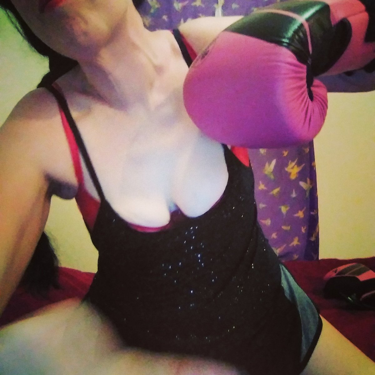 Boxing Shows..do you need an ass kicking? Mabye just wanna watch my workout...xoxo #BOOM #boxinggirl #camgirl #sexystrong