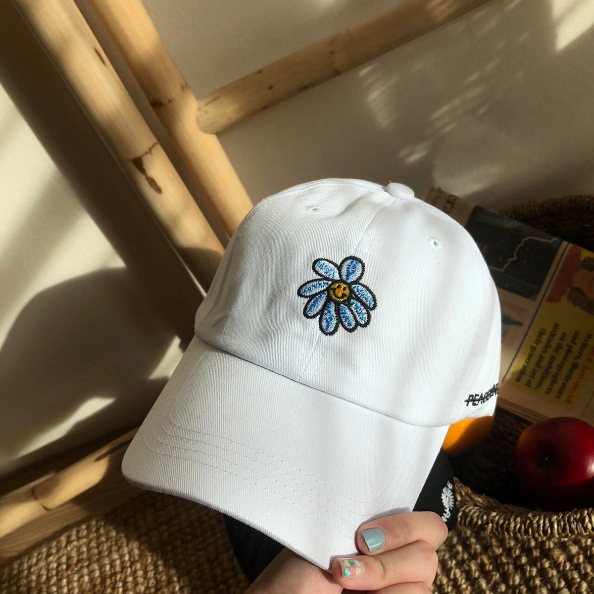 pariistore's tweet photo. 🧢🌼หมวกแฟชั่นปักลายดอกไม้🌼🧢
💥พร้อมส่งจ้า💥 หมวกรุ่นสุดฮิต!! ปักลายดอกไม้สวย น่ารักๆ สไตล์เกาหลีไปเลยยยย หน้าฝนแบบนี้ใส่กันละอองฝนได้เลยค่าาา🌧💕
𝑪𝒐𝒍𝒐𝒓 : ดำ|ขาว
𝑷𝒓𝒊𝒄𝒆 : 200.- only!!!

#parii #เสื้อผ้าสไตล์เกาหลี #ของต้องมี #หมวกแฟชั่น https://t.co/jY8LFyMWVO