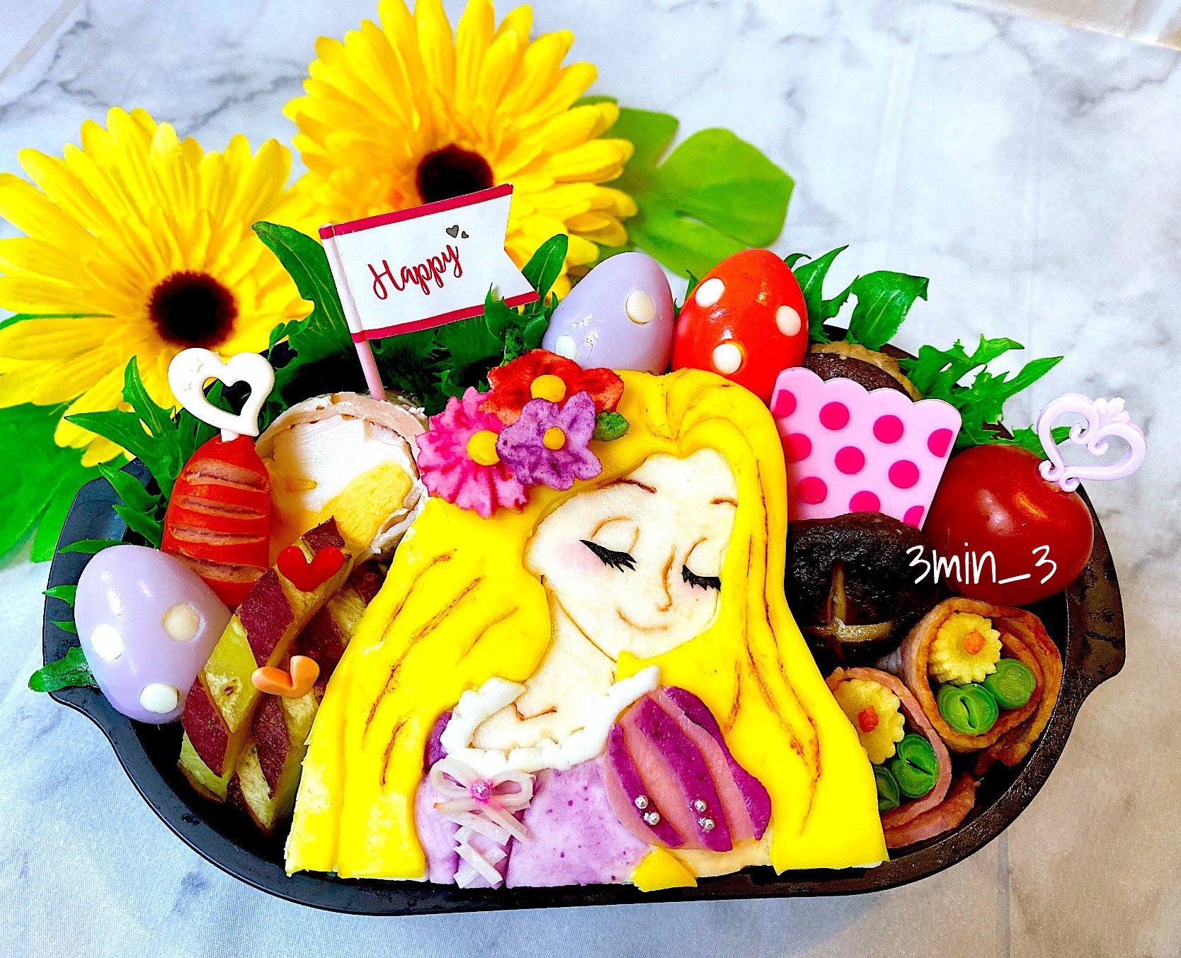 みぃ 今日の 旦那弁当 は ラプンツェル弁当 プリンセス弁当 にはまってます Pic2はお弁当を詰める時の土台写真です Pic3はキャラ弁を作る時の愛用品達です 少しでも参考になってもらえたら嬉しいです はんぺんアート キャラ弁 デコ弁