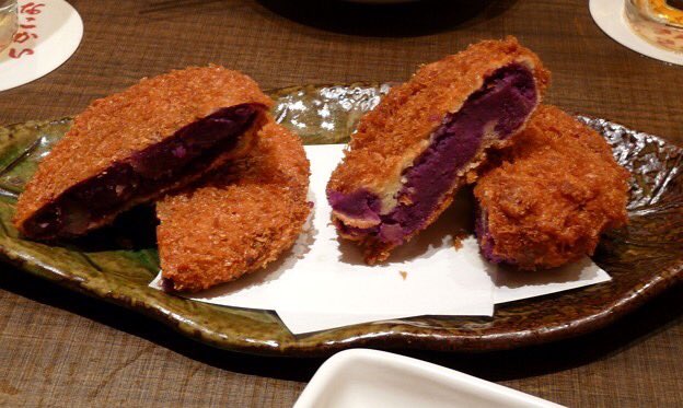 mtjjapantravel's tweet photo. #Beniimo (紅芋, lit. crimson potatoe) is a sweet potatoe typical of Okinawa Prefecture. Have you ever tried it? 

La beni imo (紅芋, lett. patata cremisi) è un tipo di patata dolce tipico della zona di #Okinawa. Le avete mai mangiate? https://t.co/ADPZA7Qcao