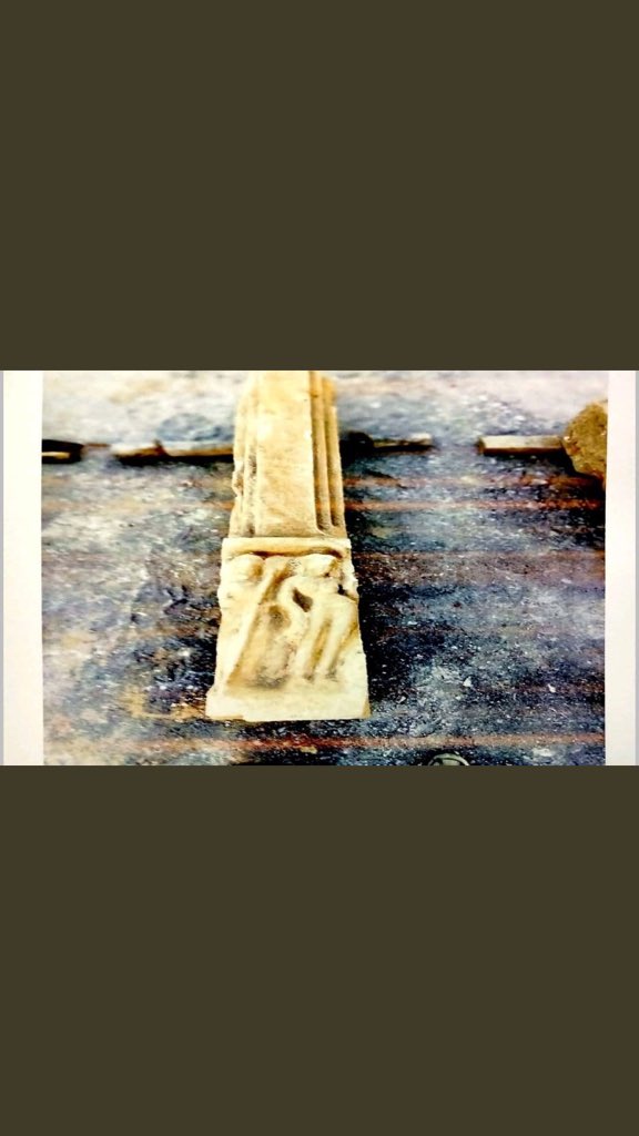 JagarwalMr's tweet photo. अयोध्या में राम जन्मभूमि परिसर में खुदाई चल रही है. और खुदाई के साथ-साथ सच भी सामने आ रहा है. अब तक खुदाई में कई खंडित मूर्तियाँ, टच स्टोन के खम्भे मिले हैं.@AkhadaJuna https://t.co/8IDEbQorc9