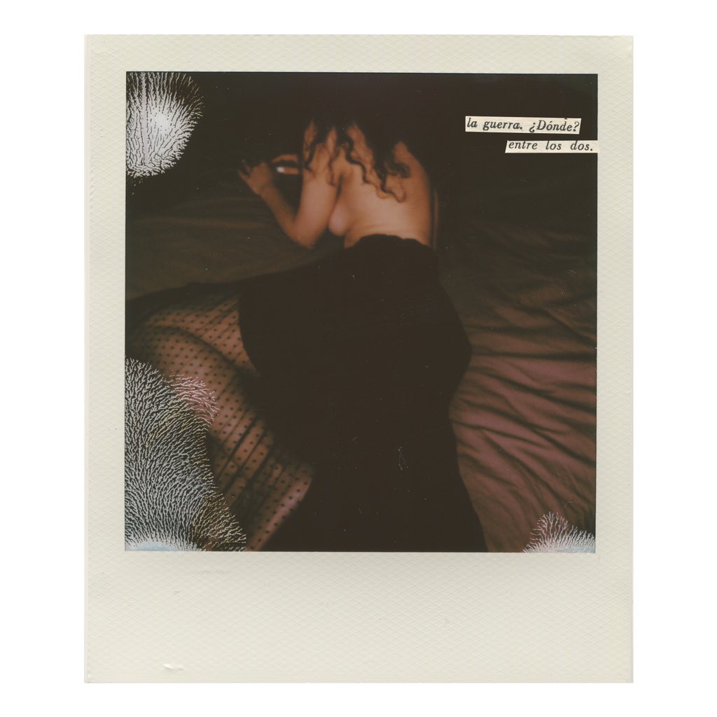 NatiRomay's tweet photo. |EXPO ONLINE| *hasta el 31/5 sigo exponiendo algunas de las #polaroids de mi serie 'Vuelta alrededor de mi habitación [diario del encierro] en #cuARTEntena 🔐 VISITA la expo en @ArteInformado 🔝 https://t.co/odAwR2pocg https://t.co/gcikZ3sFSO