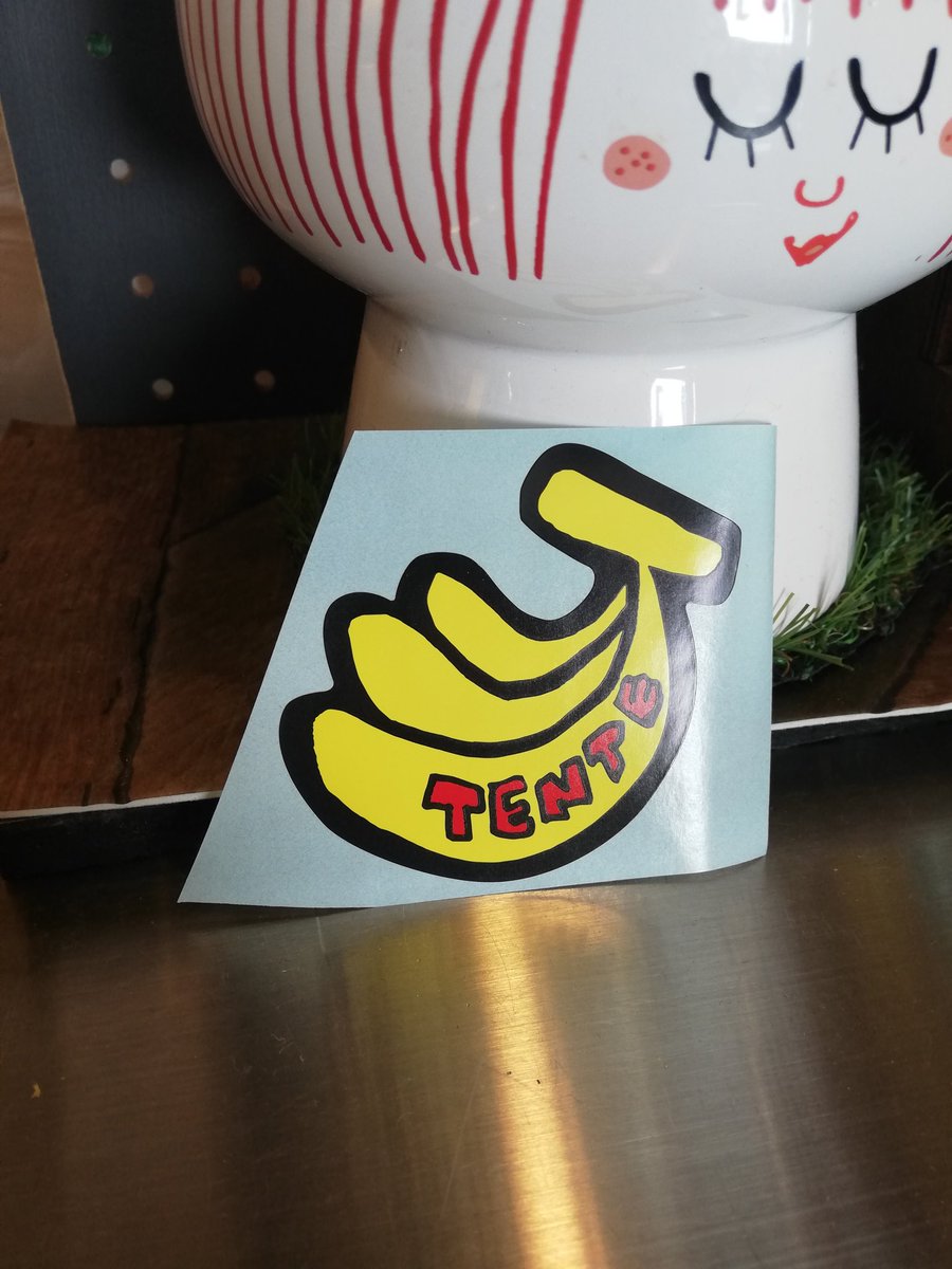 Tente こんなときにわざわざおにもりを食べに来てくれるお客様に せめてもの御礼を かわゆいtenteバナナステッカーをプレゼント中です お一人様1枚づつです 配布期限未定です