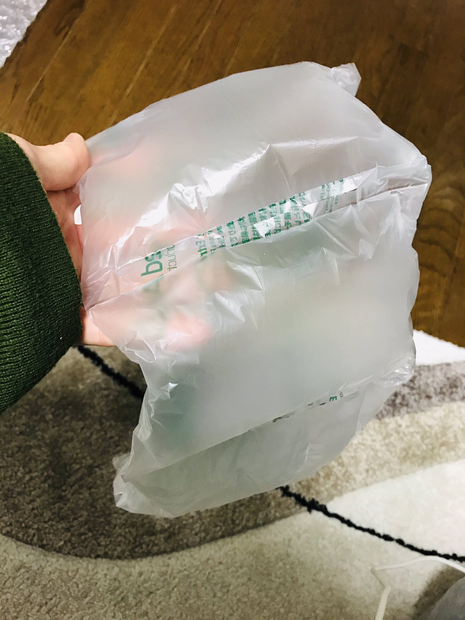 Tasuku 地方創生 Ceo Amazonの緩衝材で入ってるこれ 処理に困るんだけど これってパァッン って破れて楽しいから 大学生の時に 指銃 ｼｶﾞﾝ っていって遊んでたら 思いっきり突き指したことある ｼｶﾞﾝとは One Piece ワンピース に出てくるcp9