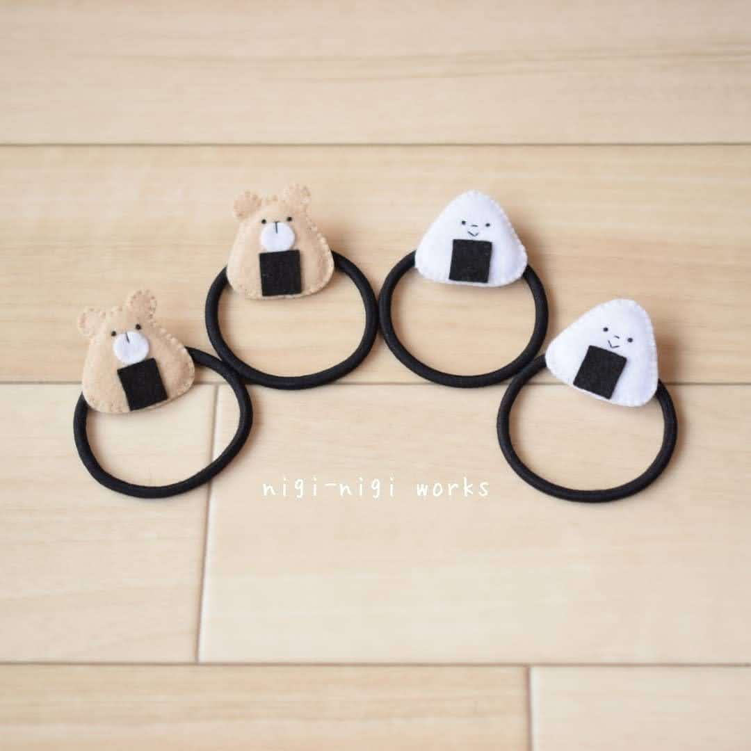 Nigi Nigi Works 素敵なタグがあったので参加させていただきます W フェルトでおもちゃやアクセサリーを作っています おにぎりモチーフ多めです 具が外せるフェルトのおにぎりは Minimofuu Toyさんの型紙を使用しています ツイッター創作発表