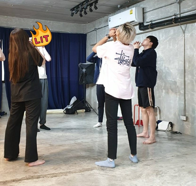 Gonghive24's tweet photo. เด็กๆทุกคนก้อยังคงเต็มที่กันอยู่ ทำหน้าที่ของตัวเองที่ได้กันเต็มที่ ลุยไปด้วยกันนะ #lbc2workshopday5 https://t.co/UtyZwc6QGd