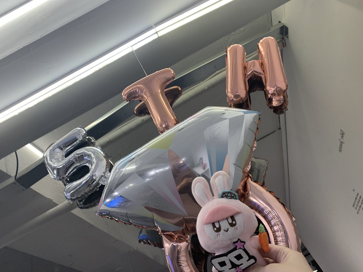 momo_bsss's tweet photo. @keomborghini 
이렇게 귀여운 오빠들을 준비 해주셔서 감사합니다!!!

#우리의_5번째_청춘을_응원해 https://t.co/MybEGQ5RAT