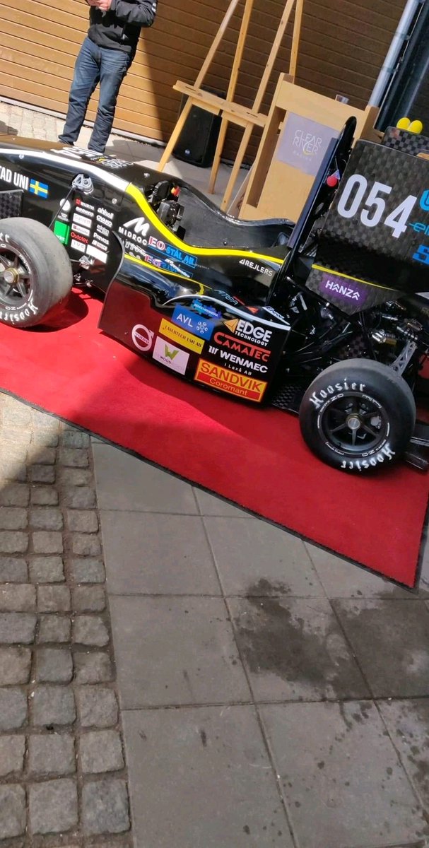AndersBrunstrom's tweet image. Igår presenterade studenterna på Karlstads Universitet årets bil skapad av teamet Clear River Racing. Vi är stolta sponsorer @EdgeTechAB @edgecam