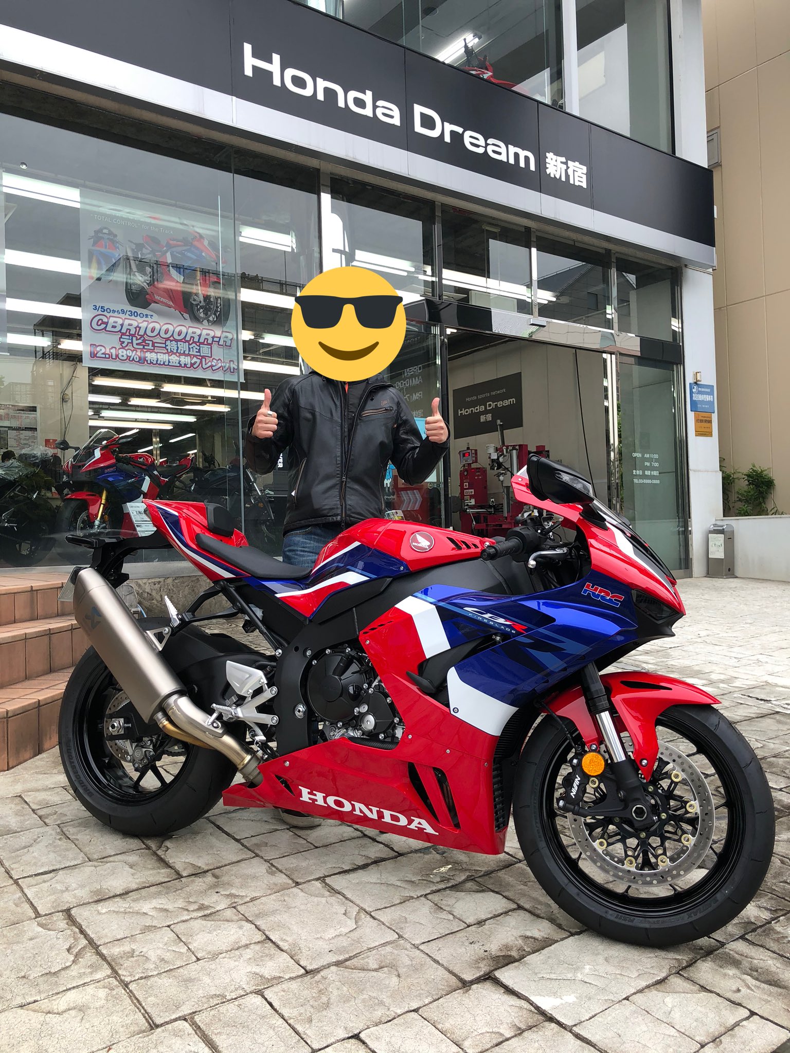 りょう 本日cbr1000rr R納車されました 半年待った甲斐がありました Honda乗りの方々よろしくお願いします ストトリはこれからも乗っていくので楽しくなりそうです 排気弁が開く時の音も最高 Cbr1000rrr Sc Honda Cbr1000rrr納車
