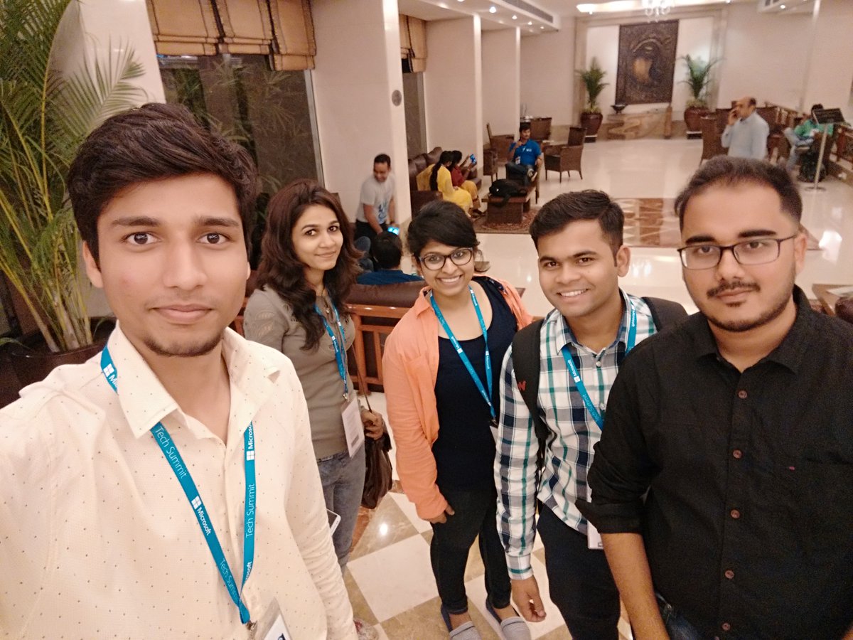 srashtisj's tweet image. This one is from when I first met @pankajparkar😍#angular #mentor

#MicrosoftTechSummit in Bangalore 2017😁